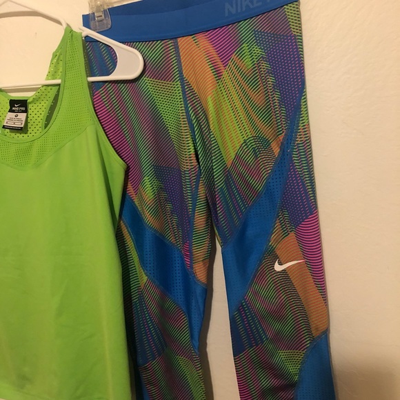 Nike Pro Leggings - Picture 2 of 7